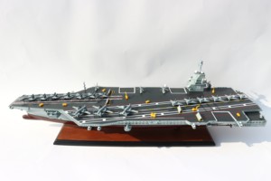 GIA NHIEN CO.LTD เรือบรรทุกเครื่องบิน USS Gerald R Ford CVN 78 แบบจำลองไม้ ของเล่นทำมือ พร้อมใช้งาน งานแกะสลัก ของสะสม - Product Image 1