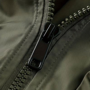 Chaqueta Cargo Multibolsillos de Lona Recubierta para Hombre, Prenda Exterior Estilosa y Funcional para Uso Casual y al Aire Libre - Product Image 4