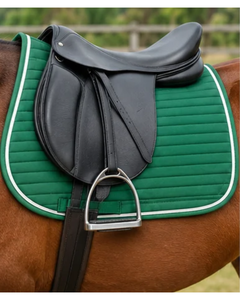 Vente en gros de tapis de selle pour cheval à rayures horizontales matelassées, en coton doux de qualité supérieure, antidérapant, pour selle anglaise, avec passepoil. - Product Image 5