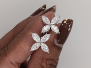 Pendientes de botón vintage con diamantes cultivados en laboratorio de corte brillante de 2 quilates, con cierre a presión, de oro blanco macizo de 14 quilates, certificados por IGI, regalo de aniversario - Product Image 2