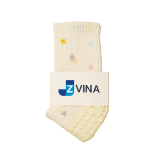 Chaussettes de Pilates antidérapantes pour femmes avec logo personnalisé OEM, en coton doux, à adhérence collante, styles variés, jacquard, petites étoiles, multicolores - Product Image 1