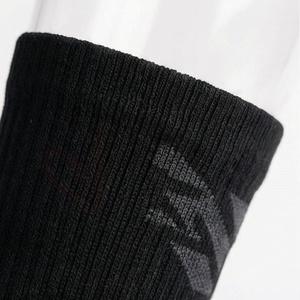 Chaussettes de sport pour hommes, noires, à motif géométrique, tricotées, respirantes, en spandex et polyester, style classique d'été - Product Image 4