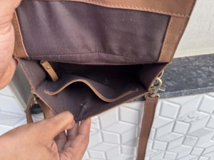 Bolso Bandolera Clásico de Cuero Genuino, Nuevo Diseño, Cuero Repujado a Mano, Bolso Bandolera Cruzado Moderno - Product Image 6