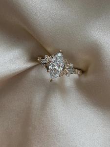 Bague de promesse Art Déco en diamant de laboratoire taille marquise, or massif 14 carats, cadeau moderne et raffiné pour fiançailles ou soirée, pour petite amie - Product Image 5