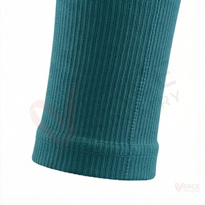 Conjunto de 2 piezas de yoga para mujer: Top corto acanalado azul marino de manga larga con cuello cuadrado y tirantes finos, y shorts de cintura alta - Product Image 6