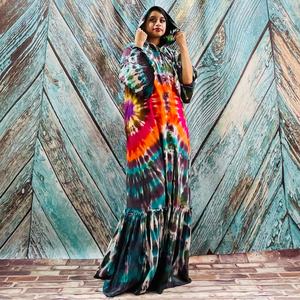 Robe de soirée moderne chaude détendue col en V profond faite à la main Tie Dye Trendy Summer Resort Wear Robe de soirée Boho Beach Kaftan Kimono Robe - Product Image 5