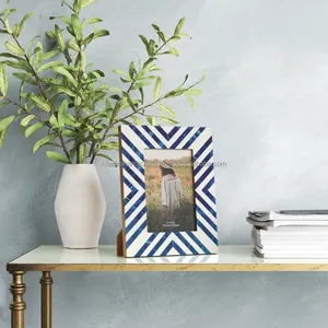 กรอบรูปแบบทำมือปรับแต่งได้ไม้เนื้อแข็งสีฟ้าที่ทันสมัยพร้อมดีไซน์บั้งฝังเรซินรูปร่างเหล็กโลหะตัวเลือกโลโก้แกะสลัก - Product Image 2