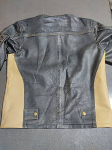 Chaqueta Varsity de Piel de Oveja, Diseño en Cuero Genuino, Resistente al Viento, Transpirable y Calefactable, Venta al Por Mayor OEM, Chaquetas para Mujer, Personalización con Bordado - Product Image 6