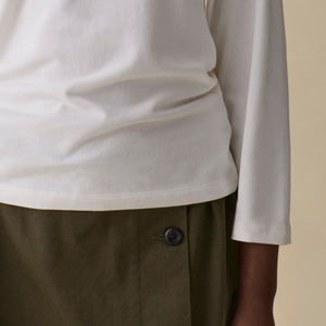 Camiseta Básica de Mujer de Alta Calidad con Diseño de Mangas Largas, Material Suave y Cómodo, con Logotipo, Tela Lisa, Ropa para Uso Diario - Product Image 4