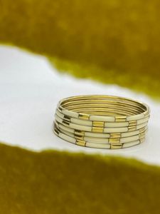 Brazalete de resina y latón pulido hecho a mano, estilo africano moderno, bohemio, gitano, para boda. - Product Image 4