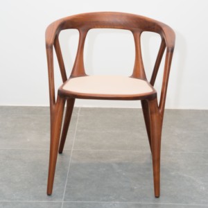 Chaise de salle à manger en bois nordique de qualité supérieure avec dossier et accoudoirs rembourrés, design moderne pour la maison, l'hôtel, l'appartement, le restaurant PISANO - Product Image 2