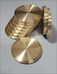 Pièces de monnaie vierges en laiton poli moderne, finition CNC à bords moletés diamantés, 40 mm x 3 mm, pour impression numérique, gravure et logo personnalisé, vente en gros - Product Image 1