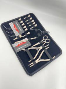 Kit d'outils pour extensions de cheveux couleur beige nude, en acier inoxydable de qualité chirurgicale, avec logo personnalisé, pinces, clips métalliques à boucle, ciseaux, aiguilles - Product Image 6