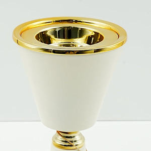 Encensoir moderne en bois blanc, finition de luxe, avec insert métallique doré et pompon décoratif, pour Bakhoor, vente en gros - Product Image 3