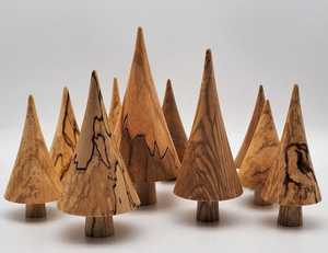 Décoration d'arbre en bois moderne artisanale, écologique, taille personnalisable, forme de cône traditionnelle, grain de bois naturel, ornement de Noël - Product Image 1