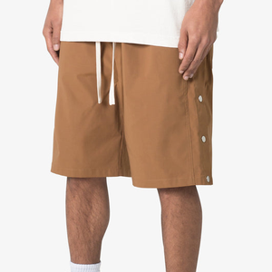 Shorts de survêtement personnalisés avec logo, style streetwear graffiti d'été, effet délavé vintage, coupe et couture rétro vieillie, ourlet brut, cordon de serrage - Product Image 3