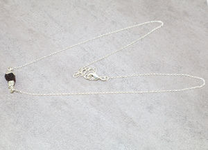 Collar de Cadena de Plata 925 con Gema de Granate Rojo Natural, Diseño Único y Moderno, Cristal Curativo, Piedra de Nacimiento, Joyería para Mujeres y Niñas - Product Image 4