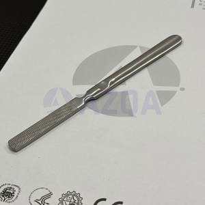 Lime à pieds professionnelle en acier inoxydable, éliminateur de callosités, râpe pour peaux dures, outil durable pour le soin des pieds à domicile et en salon - Product Image 4