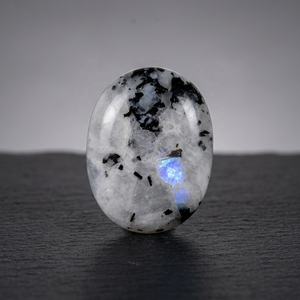 Pierre de paume en pierre de lune arc-en-ciel éclatante, gemme naturelle polie, cabochon en cristal, pierre de guérison, cadeau haut de gamme, vente en gros - Product Image 1