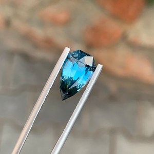 Topacio azul de Londres natural en forma de pera, gema suelta de calidad AAA, topacio azul facetado con corte de pera para la fabricación de joyas al por mayor. - Product Image 4