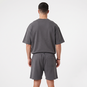 Ensemble T-shirt et short tendance personnalisé pour homme – Haut à manches courtes et col rond, tenue de sport décontractée et stylée - Product Image 3