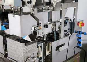 Máquina Automática de Llenado y Empaquetado Lineal de Dos Cabezales con Cinta Transportadora y Motor para Envasado de Alimentos, Verduras y Ensaladas en Film - Product Image 4