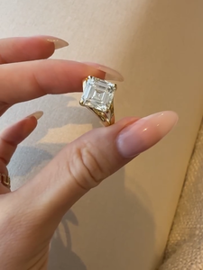 Anillo de Diamante Cultivado en Laboratorio con Corte Asscher de 2 Quilates, Anillo de Compromiso de Oro Amarillo de 14k con Vástago Dividido, Certificado por IGI - Product Image 3