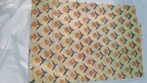 Tela de Algodón 100% Orgánico, Ligera, Estampada con Diseño de Girasoles, Hecha a Mano en India, Color Amarillo, Venta al Por Mayor - Product Image 2