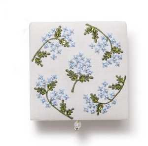 B.H CRAFTS Caja de Joyería Cuadrada de Algodón Bordada a Mano, Diseño Floral Azul, Detalles con Cuentas, Estilo Personalizado, Modelo BH-1536 - Product Image 2