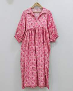 Vestido Túnica Midi 100% Algodón Ecológico con Estampado Floral Rosa Teñido a Mano para Mujer, Ropa de Oficina - Product Image 2