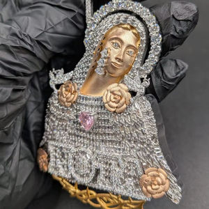Colgante de la Virgen María con Moissanita VVS, Chapado en Oro con Plata de Ley 925, Joyería Fina, Colgantes y Amuletos Religiosos - Product Image 1