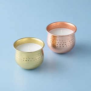 Juego de Frascos para Velas de Metal Martillado al por Mayor, Velas Aromáticas de Cera de Soja Hechas a Mano en Cobre y Oro, Frascos de Lujo con Tapa - Product Image 1
