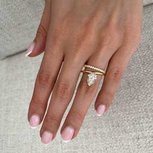Anillo de compromiso de moissanita con corte de pera de diseño único, anillo de boda de doble banda de oro macizo de 14K, joyería fina de promesa nupcial para ella - Product Image 4