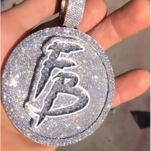 Colgante Personalizado de Fábrica para Hombre, con Incrustaciones de Moissanita VVS, Plata de Ley Chapada en Oro, Estilo Hip Hop, con Logotipo y Nombre Personalizados, Certificado GRA - Product Image 1