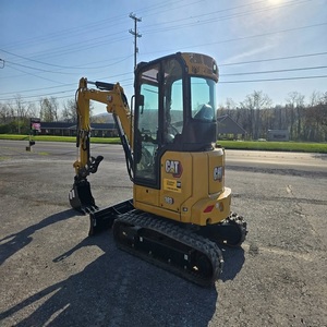 Mini-excavatrice CAT 303 CR à vendre maintenant, avec une puissance et une polyvalence exceptionnelles pour les travaux de terrassement, d'aménagement paysager et d'excavation. - Product Image 1