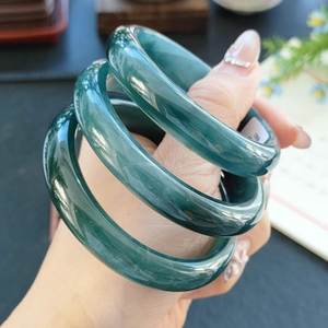 Brazalete de resina de alta calidad, ancho, con rayas multicolor, de forma redonda, accesorio de moda para mujer. - Product Image 3