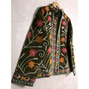 Chaqueta de Invierno Acolchada de Terciopelo Indio con Bordado Suzani, Cuello Alto, Tejida a Mano, Estilo Boho, Manga Larga, Diseño Tradicional para Mujer - Product Image 2