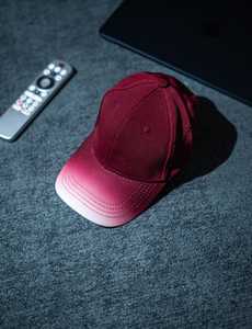 Unisex Burgundy <b>Black</b> Gradient <b>Baseball</b> <b>Cap</b> 6-Panel Fitted Solid Color Casual Spring Summer Hat Adult Style - Product Image 3