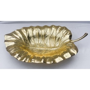 En oferta, el plato de hojas agrietadas agrega un encanto natural y campestre a cualquier ocasión, complementando sin esfuerzo tanto los temas minimalistas modernos como los más clásicos. - Product Image 6