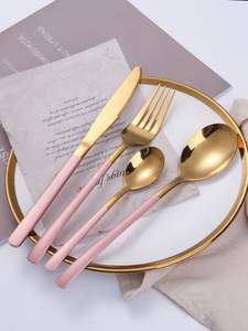 Juego de cubiertos inspirado en el horizonte costero para mesas abiertas, ideales para anfitrionajes relajados y experiencias culinarias frescas. - Product Image 6