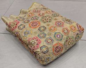 Tela de viscosa premium con bordado floral multihilo y cuentas originales. Hermoso trabajo. - Product Image 1