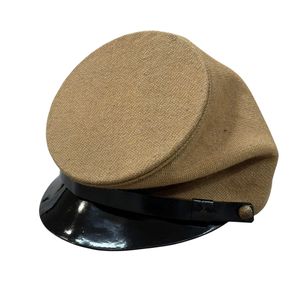 Reproducción de una gorra de caballería de la Unión Civil Estadounidense, también conocida como un kepi, con sables y un número de insignias. - Product Image 5
