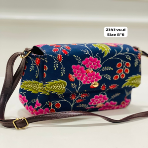 Bolso bandolera para mujer Midnight Floral Bloom, suave, duradero, ligero, correa ajustable, tela ecológica, informal, para viajes, uso diario - Product Image 1