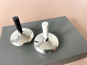 Salières et poivrières au style unique, vaisselle accrocheuse, parfaites pour les fêtes, les événements et les repas quotidiens, en provenance d'Inde. - Product Image 3