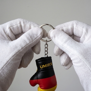 Llavero con Mini Guante de Boxeo con la Bandera de Alemania, Orgullo Alemán, Material PU Ligero, Logotipo Personalizado, Recuerdo de Gimnasio, Regalo - Product Image 3
