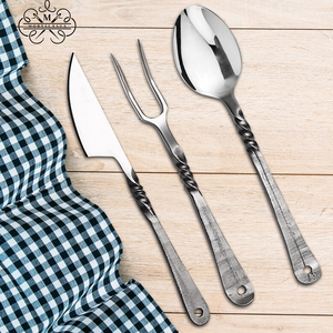 Juego de Cubiertos de Acero Forjado a Mano de Estilo Vikingo, Colección Exclusiva de Comedor Artesanal con Cuchara, Tenedor y Cuchillo para Uso en Exteriores - Product Image 1