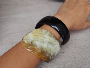 กำไลข้อมือเขาควายขัดเงาแบบคลาสสิกสำหรับผู้หญิงและเด็กผู้หญิงมาใหม่สำหรับงานแต่งงาน - Product Image 6