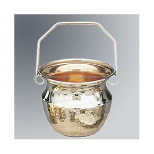 Seau à eau de houx en feuille de laiton avec finition polie brillante et nickelage Design martelé de forme ronde pour les religieux - Product Image 1