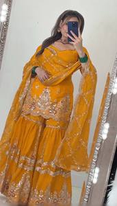 Ensemble de costume Sharara brodé Premium Fandy Crush avec travail de sequins de 5 mm et dupatta - Product Image 4