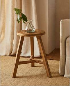 Tabouret en bois d'inspiration artisanale reflétant une maîtrise artistique et une attention aux détails dans la fabrication de meubles en bois - Product Image 2